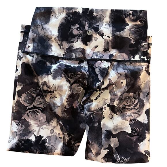 Lululemon Black & White Floral Watercolor Capri Leggings - Size M - Picture 2 of 3